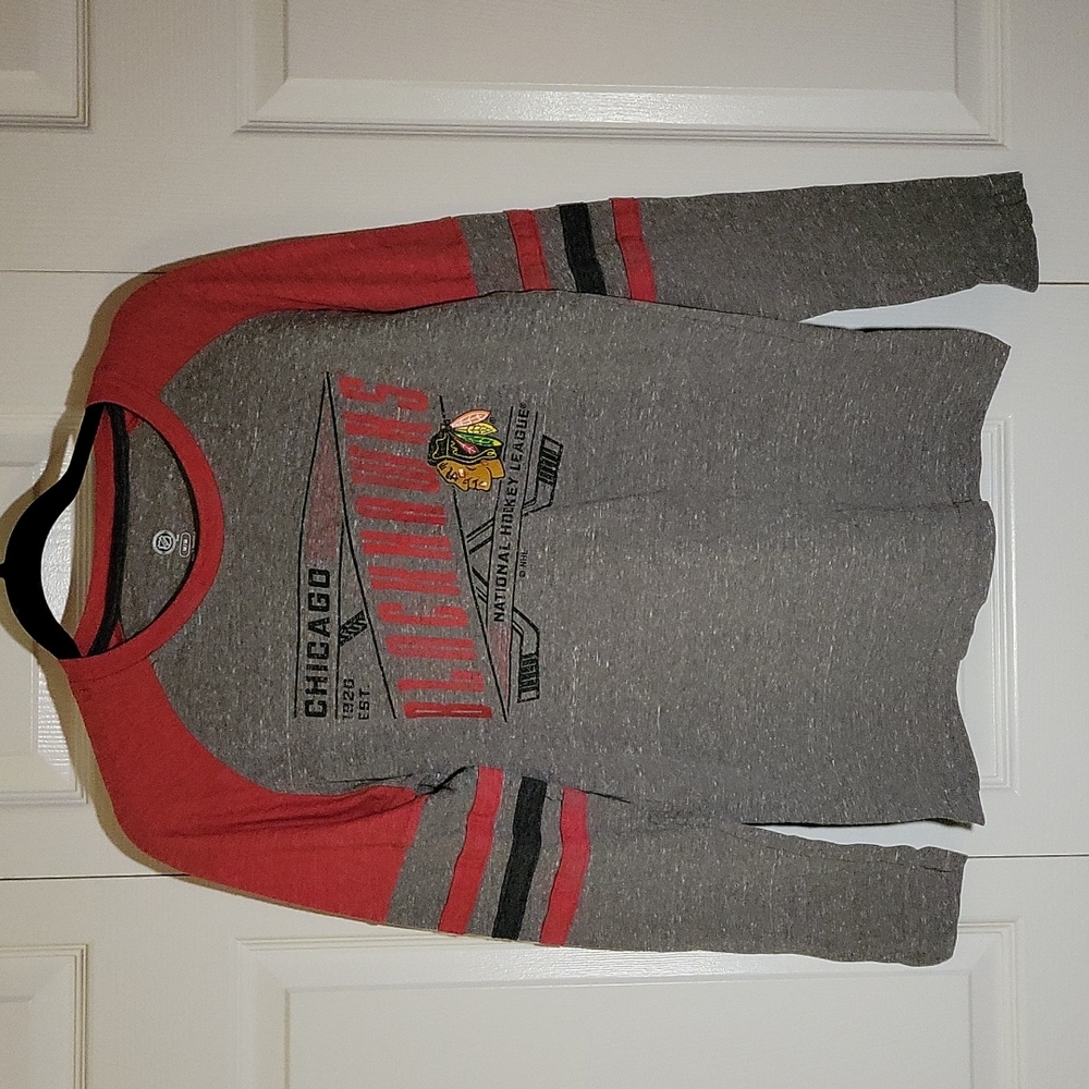 Chicago black hawks women's long sleeve tee size medium grey, red